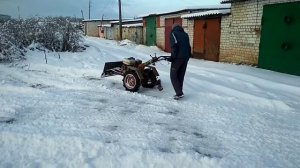 Чистка снега на мотоблоке агрос.