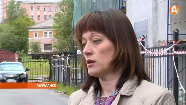 В школе № 34 полным ходом идёт ремонт фасада здания смотреть онлайн