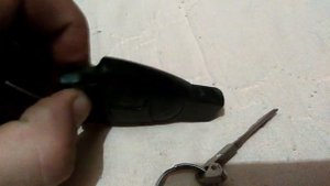 как заменить батарейки в ключе рыбке