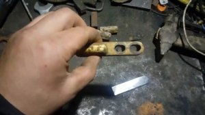 Делаю петли на окна ЮМЗ.
