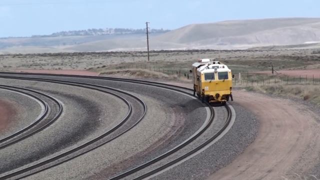 (HD) Hi Tech Anti- Coal Dust Fleet meets a BNSF Coal Train in Wyoming смотреть онлайн