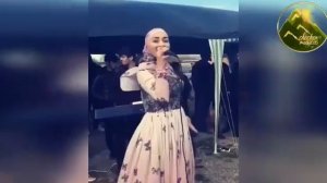 Ася Халидова Иллешкахь вицина дика к1ант тар вела хоь Чеченская песня 2019