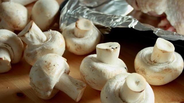 Курица в сметане с грибами