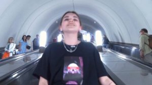 ДЕВУШКА СПЕЛА ХИТ В МЕТРО | РЕАКЦИЯ ЛЮДЕЙ НА ПРАНК