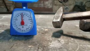 вес молотка с кувалдочкой,которыми я пользуюсь постоянно для кузнечных работ.