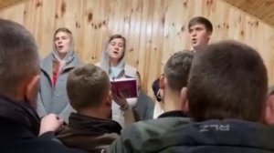 На Голгофу, на распятье Сына Божьего ведут,