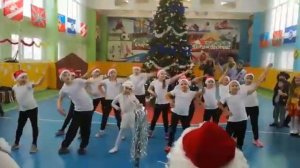 Новогодний танец-флешмоб "Дедморозики"