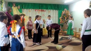 Инсценировка песни "Я капустицу полола". Мероприятие "Осенины" во 2-А классе.