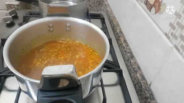 وجبة غذاء صحية سردين في الفرن مع العدس .