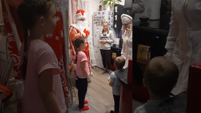 Дед мороз в гостях ,играем) смотреть онлайн