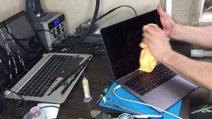 MacBook Pro 13" A1708, A1706, A1707 ремонт экрана с полосами ( так называемая проблема "dustgate")