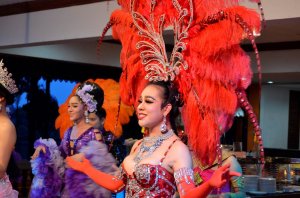 трансы- фрагмент шоу во время ужина в тропическом саду мадам Нонг Нуч