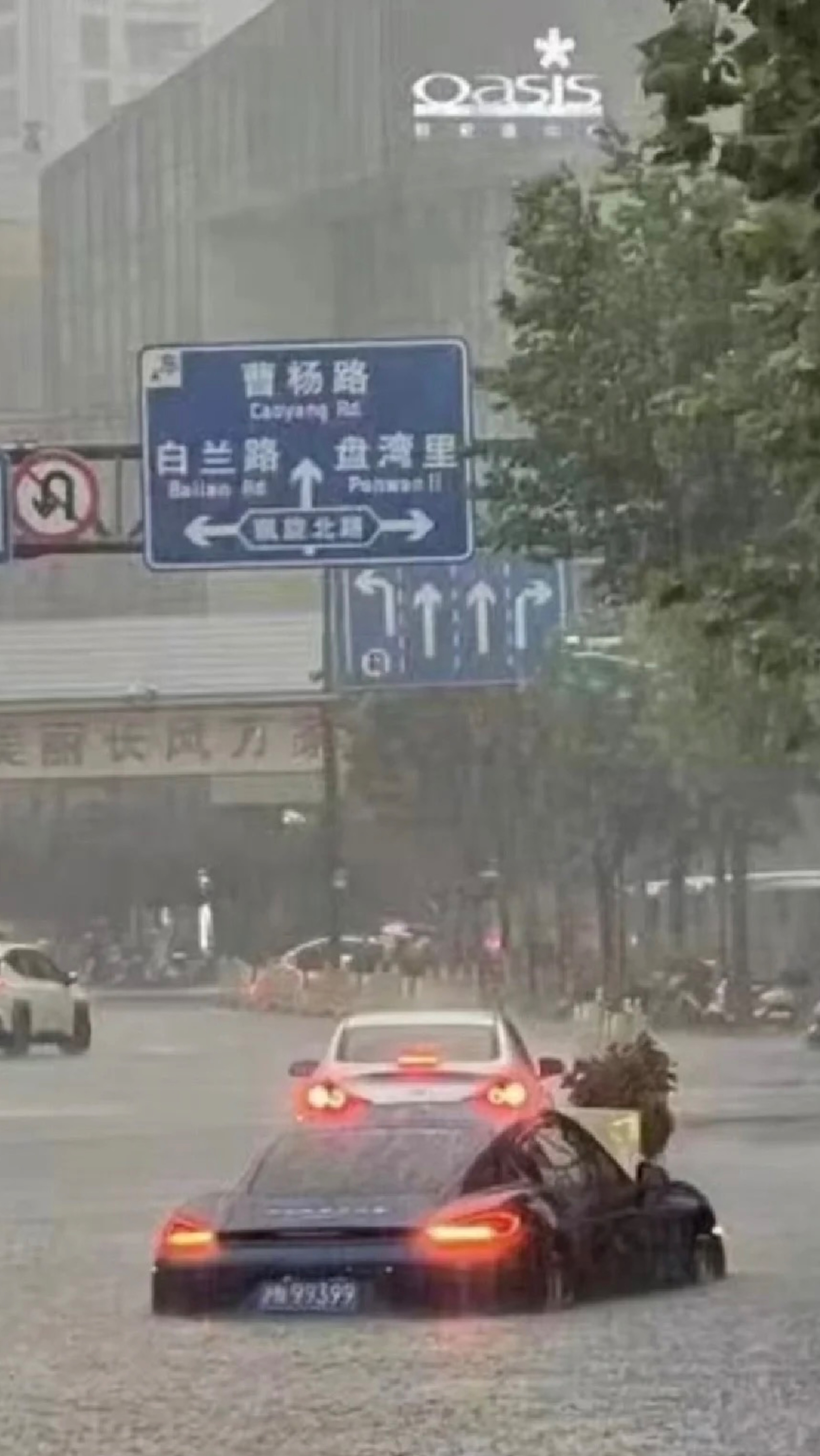 Тайфун Бобинка в Китае. Ветер до 200 км/ч