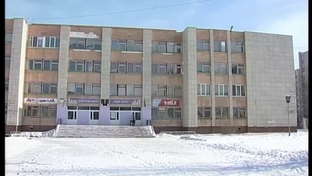 Зачем у школы - памятник криминальному авторитету? смотреть онлайн