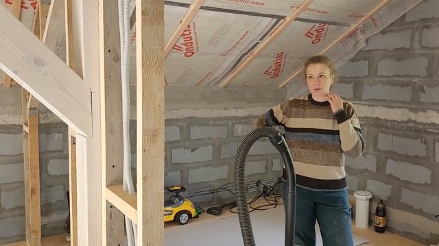 КАТЮШИНЫ ПОСАДКИ. ПЕРЕГОРОДКА ИЗ ГИПСОКАРТОНА ПО ДЕРЕВЯННОМУ КАРКАСУ (#87 СЕРИЯ) #строимдом #мансар