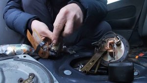 Мазда фамилия BHALP.Z5. Почему не заводится? Заглохла..причина.. БЕНЗОНАСОС