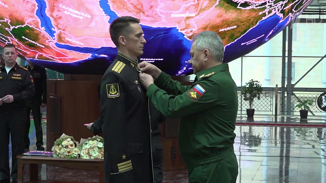 Ордена Мужества вручили военнослужащим, которые отразили атаку украинских дронов в Севастополе