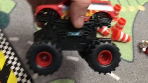 Hot Wheels! КЕЙС ХОТ ВИЛС с МОНСТЕР-ТРАКАМИ на радиоуправлении