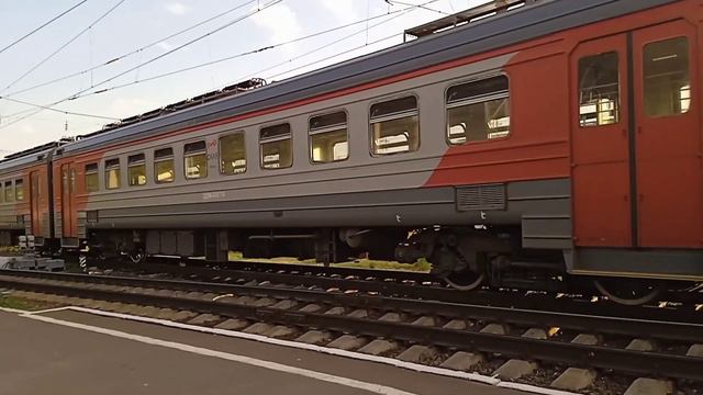 ЭД9м-0207 прибывает на станцию Тихорецкая. смотреть онлайн