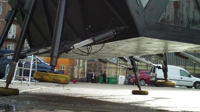 N55 WALKING HOUSE Walks Along Copenhagen Harbor смотреть онлайн