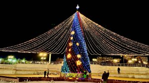 Самая КРАСИВАЯ новогодняя ЁЛКА в КРЫМУ!Парк ПОБЕДЫ!Севастополь 2022