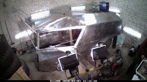 Строю бортоповоротный вездеход. Врезка люка.