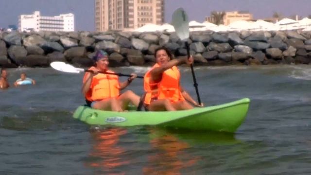 Красавицы Revival Spa на каяках The Ajman Palace managed by HMH