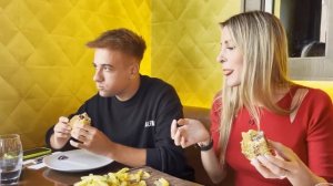 VAMOS al RESTAURANTE más FAMOSO del MUNDO ¡SALT BAE viene a nuestra MESA!