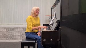 Разучиваем русские народные песни с Ниной Разумейчик "Жил на свете комарочек"