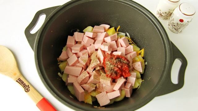 Тушеная капуста с картошкой и колбасой