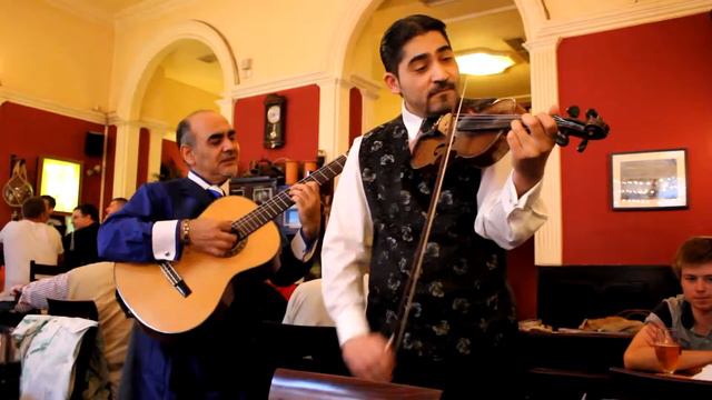 The music in the restaurant in Budapest смотреть онлайн