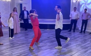 Лучший танцевальный батл на свадьбе девушек против парней! РЖАКА