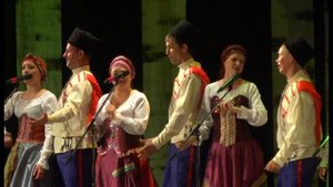 При Долинушке Калинушка Растет