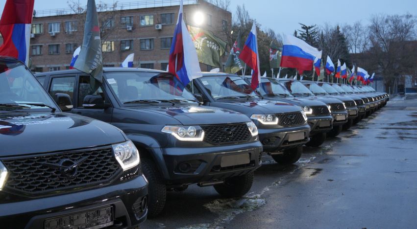 «Ребята рады»: бойцам на передовой передадут полторы тысячи автомобилей УАЗ