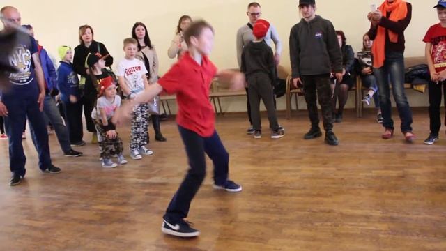 B-Boy Робкий vs B-Boy Вова Ферст STATUS69 TOp 8 смотреть онлайн