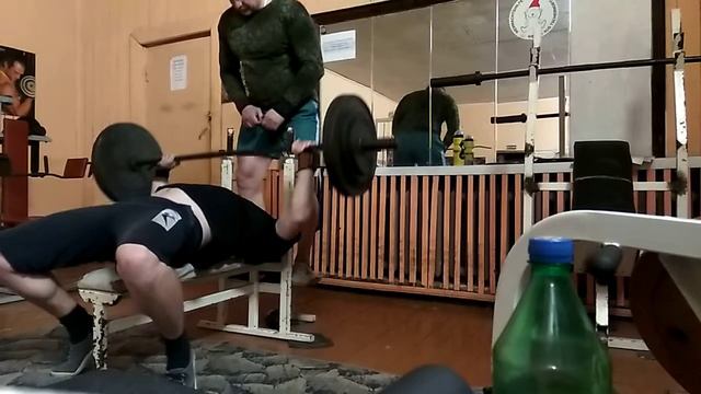 Жим 8 подход 130 кг. Подвальный зал. Старая школа. Смотреть всем смотреть онлайн