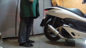 Установка глушителя Leo Vince на мопед Honda PCX 150