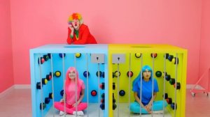 1000 Загадочных Кнопок и Только Одна Тебя Спасет | Смешные Челленджи от Fun Fun Challenge