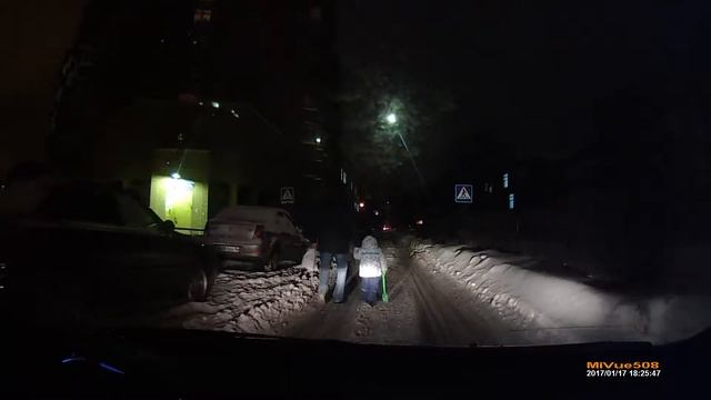 Пешеходы с детьми смотреть онлайн