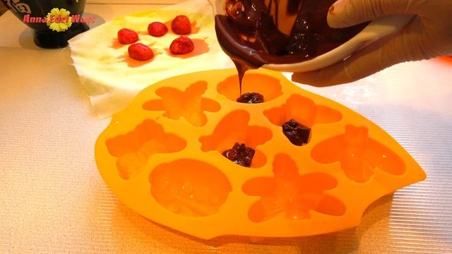Фруктовые сырки в шоколаде. Fruit cottage-cheese in chocolate.
