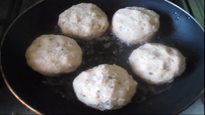 Рыбные котлеты  из хека с манкой и сметаной  Очень нежные и вкусные