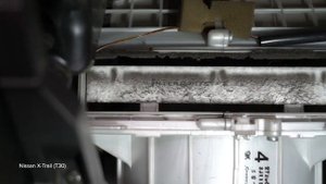 How to change pollen filter / cabin filter on NISSAN X TRAIL T30  [TUTORIAL AUTODOC]