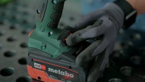 Metabo presents: 18 Volt cordless impact wrench SSW 18 LTX 1750 BL