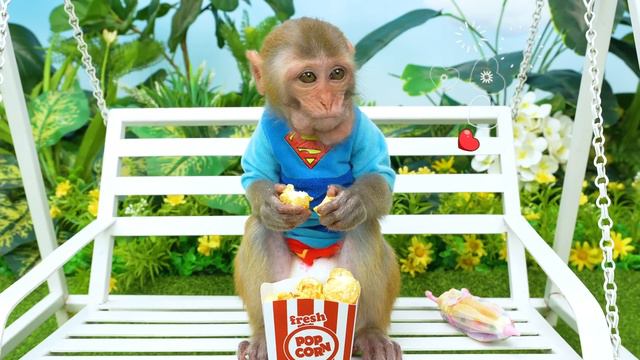 Monkey Baby Bon Bon встречает дождь из шоколадных конфет и ест радужное молочное желе  ( обезьянка )