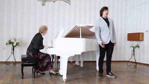 Вот мчится тройка почтовая.