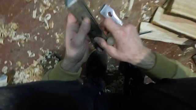 Как в домашних условиях сделать доски с помощью рубанка и топора. С этих досок можно делать ящики. смотреть онлайн