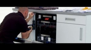 Монтаж встраиваемой посудомоечной машины  с открытой панелью AEG-Electrolux