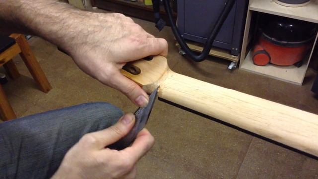 Pablo Requena Carving the neck on a classical guitar 2 смотреть онлайн