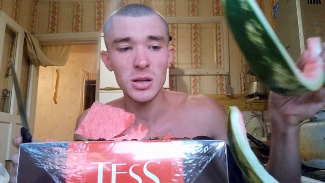 МУКБАНГ: Арбуз - абьюз 🍉 СЛАДКИЕ дольки | горькие корки🐲 смотреть онлайн