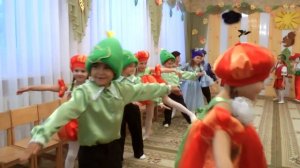 Игра на осеннем утреннике 2015 в старшей группе.Автор игры Ирина Парахневич"По осенним дорожкам"